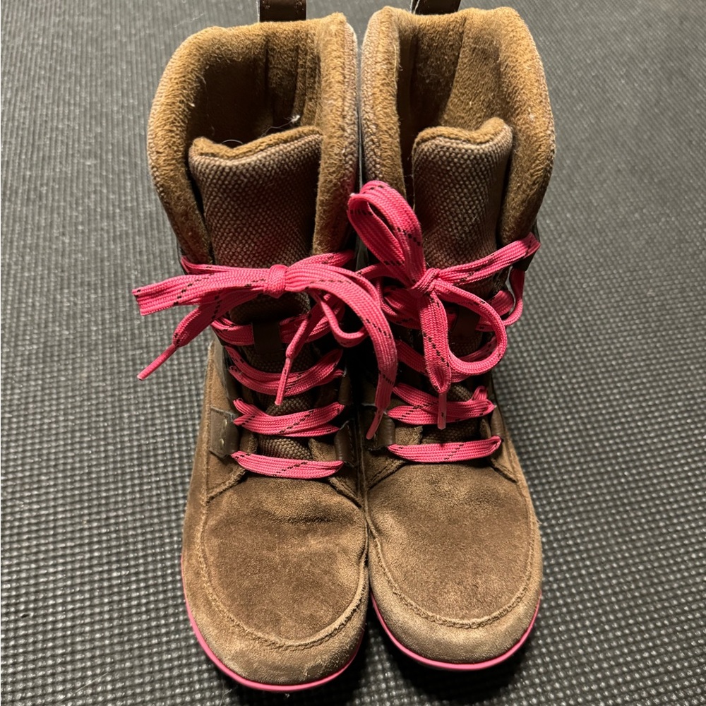 Sorel snow boots size 4
